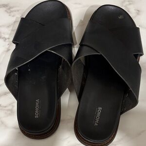 Sonoma Women's Black Crisscross Sandals